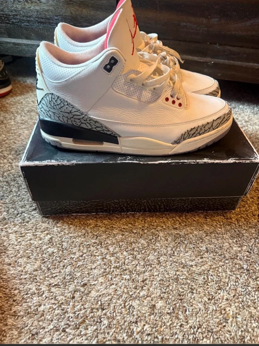 Jordan 3 white cements, comes with box, very clean shoe, quick shipping